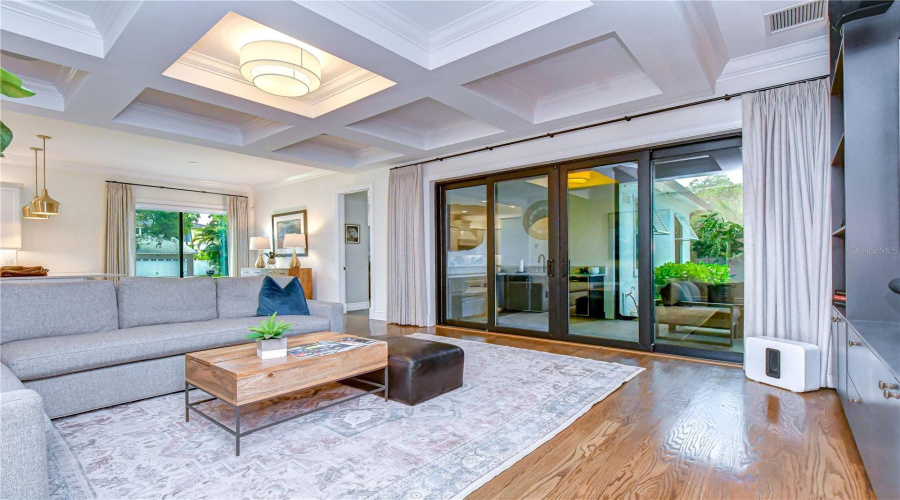 Tampa, Florida 33609, 5 Bedroom Bedrooms, ,4 Bathroombathrooms,Residential,For Sale,Cleveland,0,Mfrtb8536070