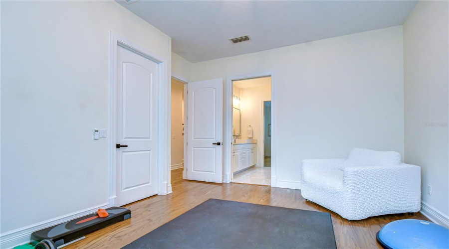 Tampa, Florida 33609, 5 Bedroom Bedrooms, ,4 Bathroombathrooms,Residential,For Sale,Cleveland,0,Mfrtb8536070