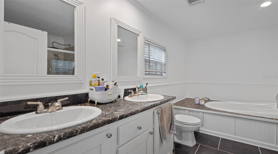Bronson, Florida 32621, 5 Bedroom Bedrooms, ,3 Bathroombathrooms,Residential,For Sale,77Th,0,Mfrgc542463