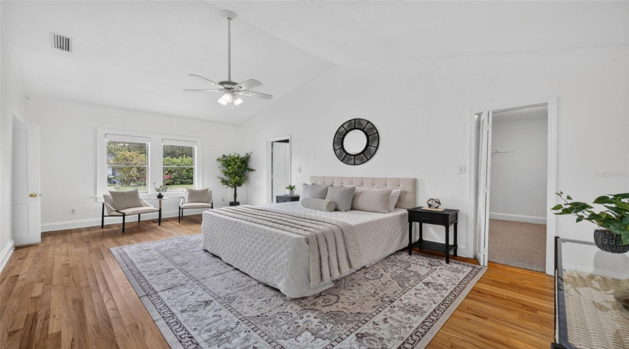 Beautiful &Amp; Large Primary Bedroom