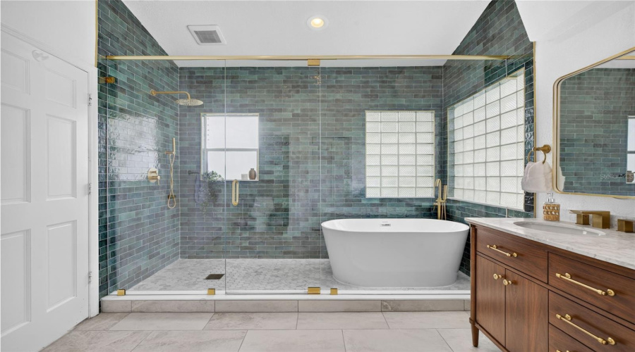 Walk-In Open Concept Shower Wet Area With Soaker Tub!
