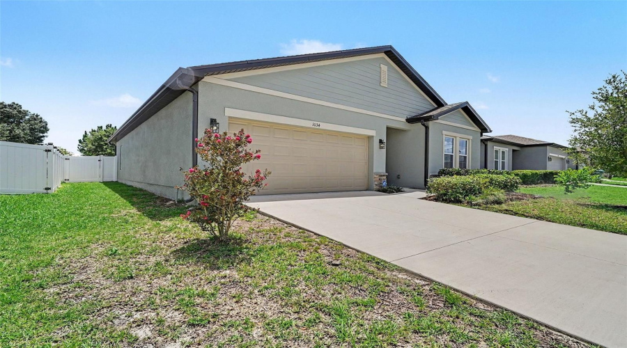Deltona, Florida 32725, 3 Bedroom Bedrooms, ,2 Bathroombathrooms,Residential,For Sale,Alabaster,0,Mfrtb8526337