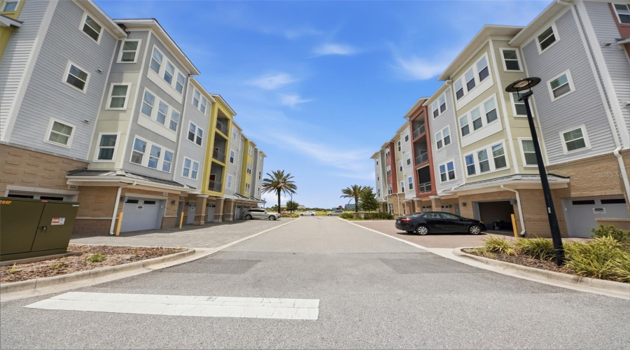 Orlando, Florida 32827, 2 Bedroom Bedrooms, ,2 Bathroombathrooms,Residential,For Sale,Laureate,0,Mfro6412367