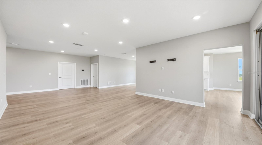Orlando, Florida 32827, 2 Bedroom Bedrooms, ,2 Bathroombathrooms,Residential,For Sale,Laureate,0,Mfro6412367