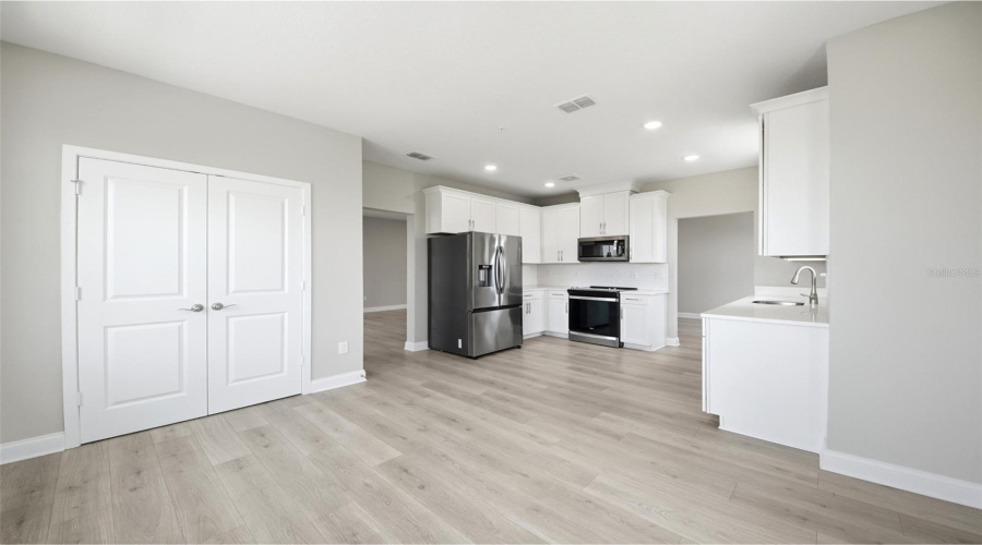 Orlando, Florida 32827, 2 Bedroom Bedrooms, ,2 Bathroombathrooms,Residential,For Sale,Laureate,0,Mfro6412367