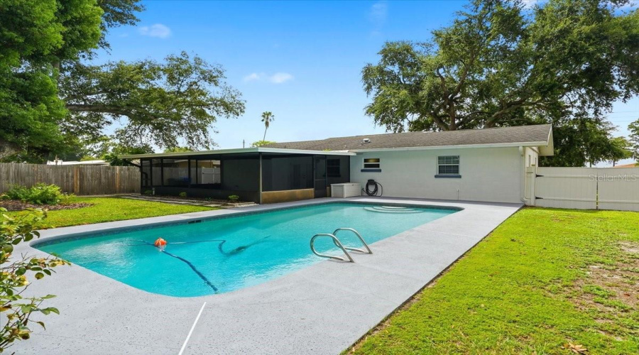 Winter Haven, Florida 33880, 3 Bedroom Bedrooms, ,2 Bathroombathrooms,Residential,For Sale,Lake Shipp,0,Mfrl4963966