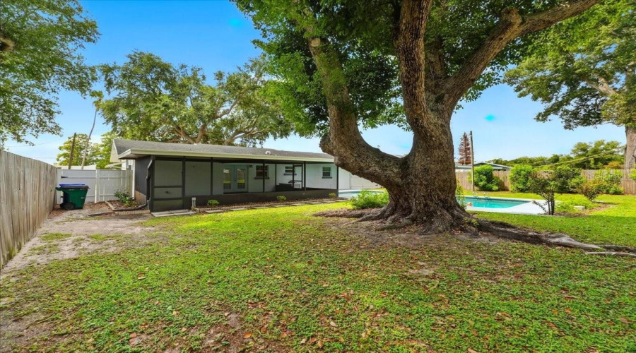 Winter Haven, Florida 33880, 3 Bedroom Bedrooms, ,2 Bathroombathrooms,Residential,For Sale,Lake Shipp,0,Mfrl4963966
