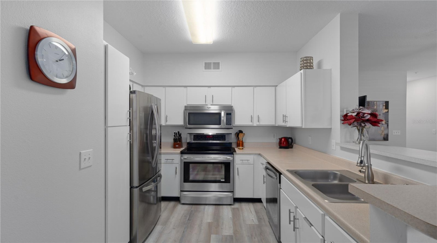 Tampa, Florida 33605, 2 Bedroom Bedrooms, ,2 Bathroombathrooms,Residential,For Sale,Palm,0,Mfrtb8507079