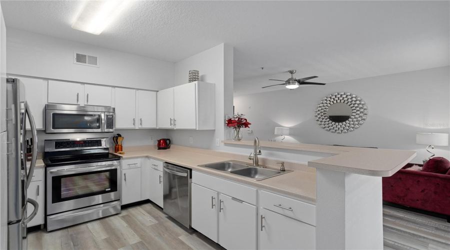 Tampa, Florida 33605, 2 Bedroom Bedrooms, ,2 Bathroombathrooms,Residential,For Sale,Palm,0,Mfrtb8507079