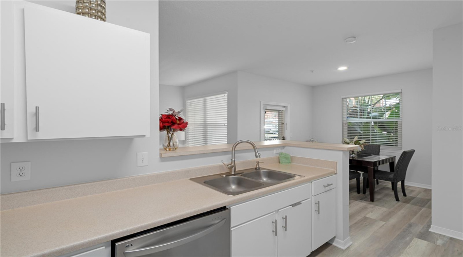 Tampa, Florida 33605, 2 Bedroom Bedrooms, ,2 Bathroombathrooms,Residential,For Sale,Palm,0,Mfrtb8507079