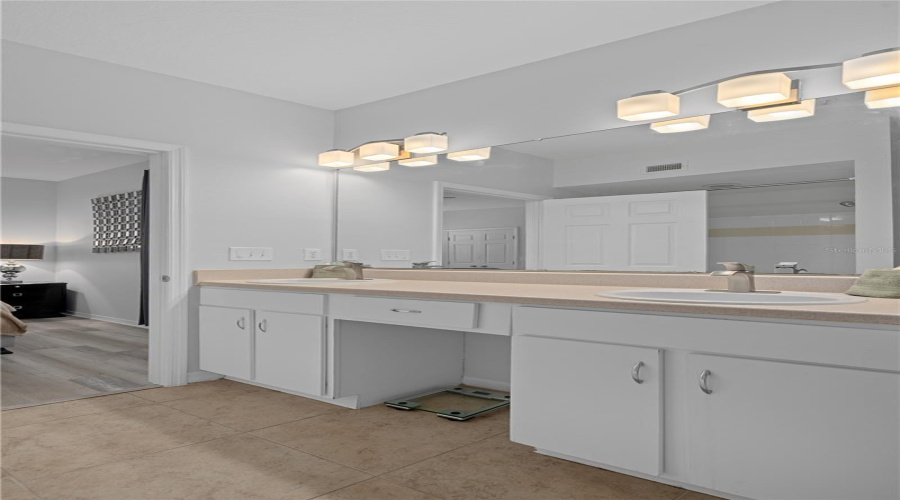 Tampa, Florida 33605, 2 Bedroom Bedrooms, ,2 Bathroombathrooms,Residential,For Sale,Palm,0,Mfrtb8507079