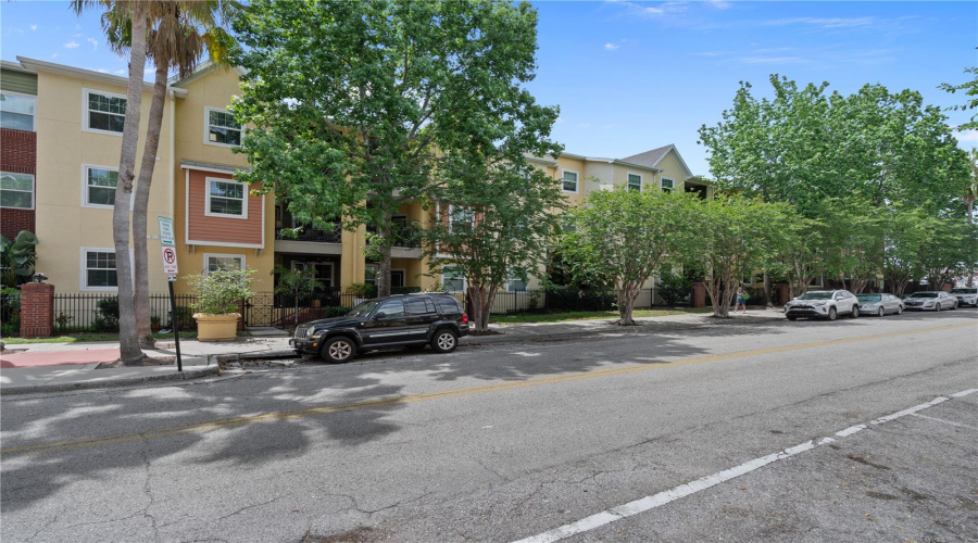 Tampa, Florida 33605, 2 Bedroom Bedrooms, ,2 Bathroombathrooms,Residential,For Sale,Palm,0,Mfrtb8507079