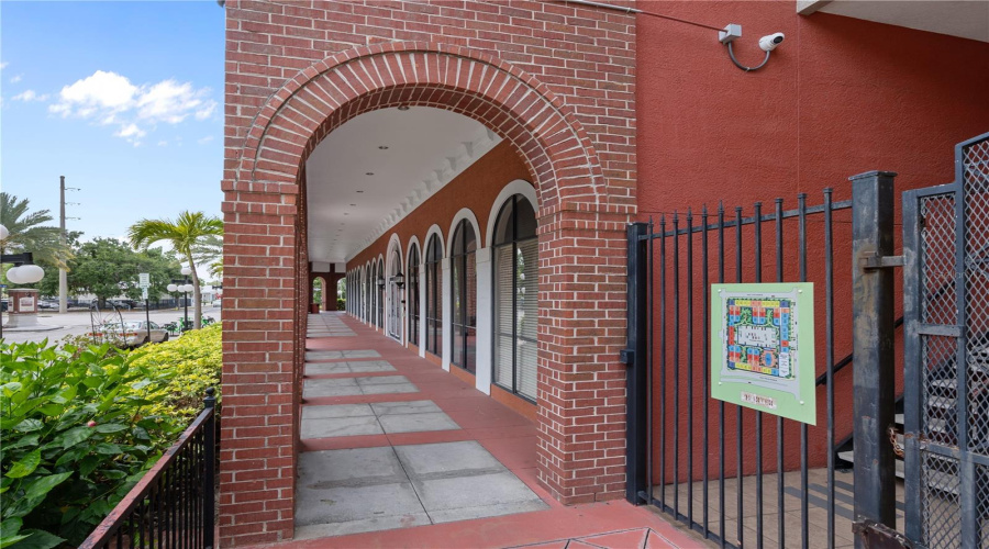 Tampa, Florida 33605, 2 Bedroom Bedrooms, ,2 Bathroombathrooms,Residential,For Sale,Palm,0,Mfrtb8507079