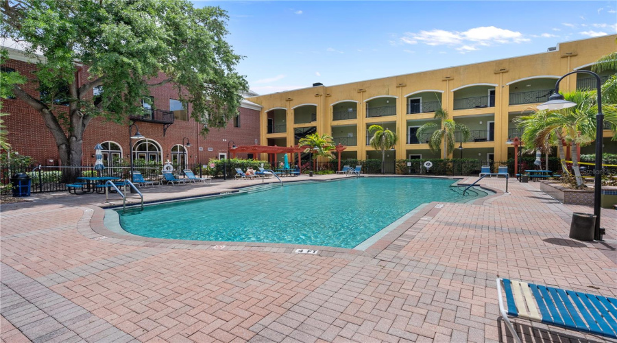 Tampa, Florida 33605, 2 Bedroom Bedrooms, ,2 Bathroombathrooms,Residential,For Sale,Palm,0,Mfrtb8507079