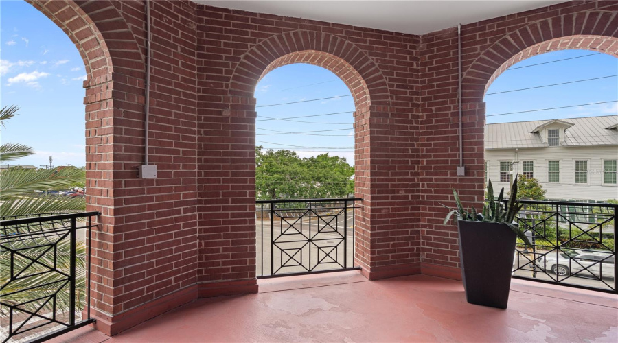 Tampa, Florida 33605, 2 Bedroom Bedrooms, ,2 Bathroombathrooms,Residential,For Sale,Palm,0,Mfrtb8507079