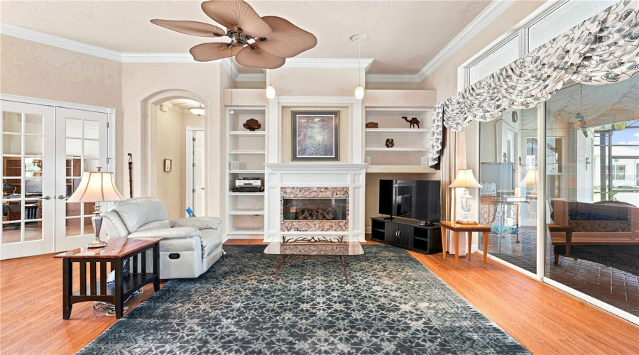 Livingroom/ Built In Shelfs Tray Celling 12 Foot