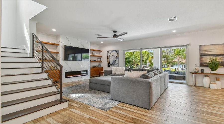 Tampa, Florida 33611, 5 Bedroom Bedrooms, ,4 Bathroombathrooms,Residential,For Sale,Bay Villa,0,Mfrtb8488683