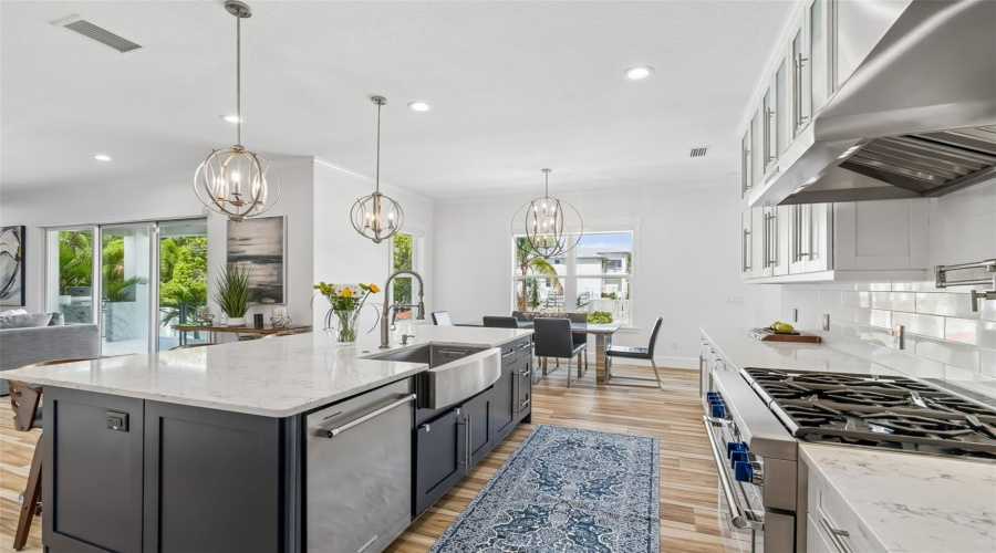 Tampa, Florida 33611, 5 Bedroom Bedrooms, ,4 Bathroombathrooms,Residential,For Sale,Bay Villa,0,Mfrtb8488683