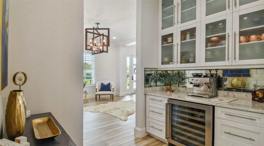 Tampa, Florida 33611, 5 Bedroom Bedrooms, ,4 Bathroombathrooms,Residential,For Sale,Bay Villa,0,Mfrtb8488683
