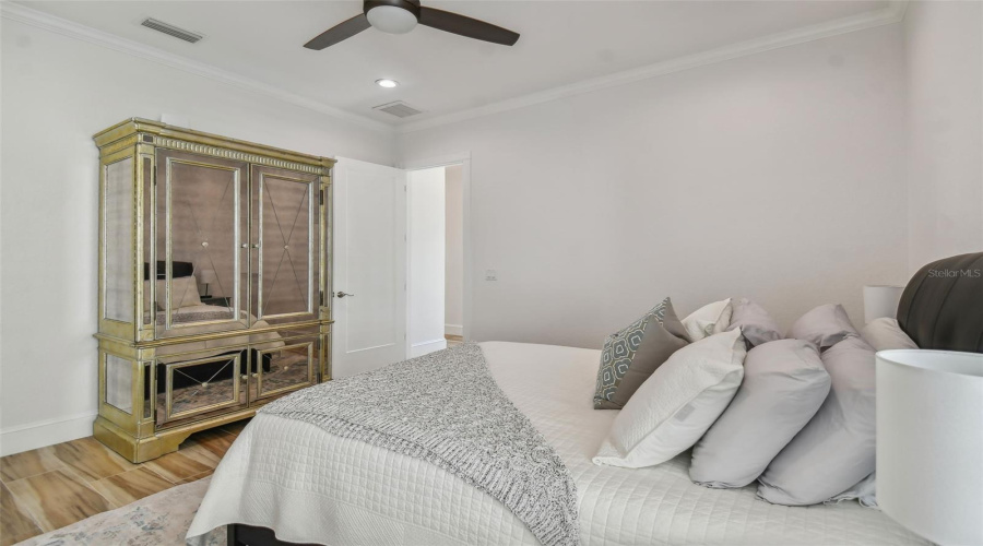 Tampa, Florida 33611, 5 Bedroom Bedrooms, ,4 Bathroombathrooms,Residential,For Sale,Bay Villa,0,Mfrtb8488683