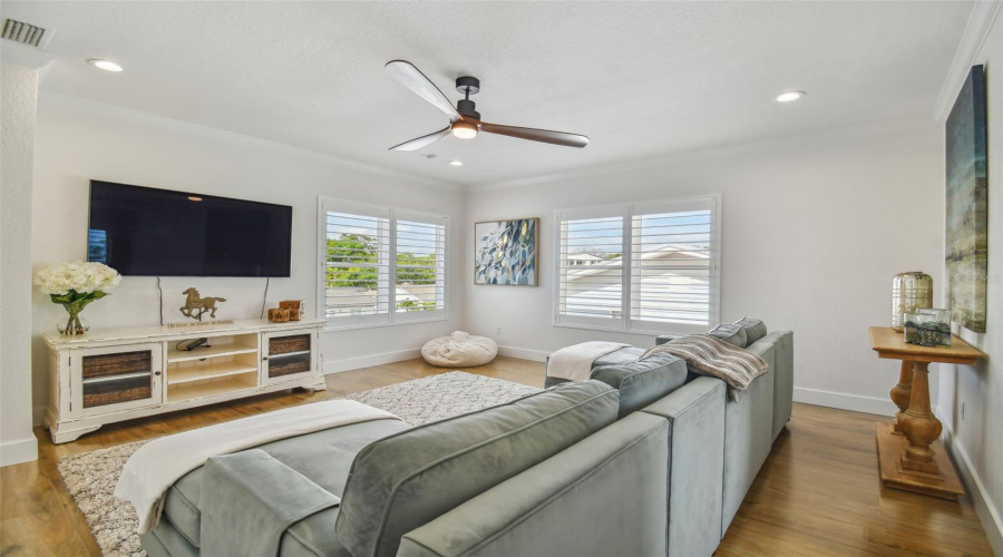 Tampa, Florida 33611, 5 Bedroom Bedrooms, ,4 Bathroombathrooms,Residential,For Sale,Bay Villa,0,Mfrtb8488683