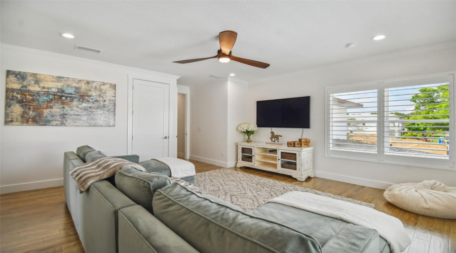 Tampa, Florida 33611, 5 Bedroom Bedrooms, ,4 Bathroombathrooms,Residential,For Sale,Bay Villa,0,Mfrtb8488683