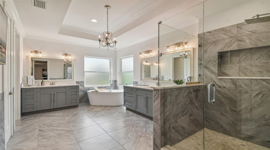 Tampa, Florida 33611, 5 Bedroom Bedrooms, ,4 Bathroombathrooms,Residential,For Sale,Bay Villa,0,Mfrtb8488683