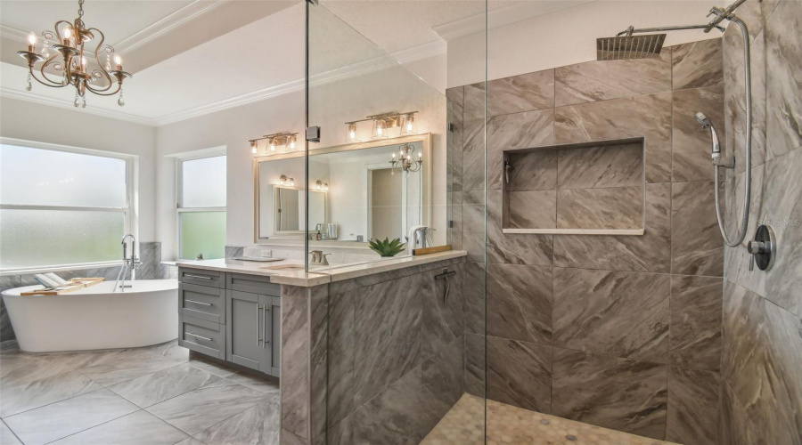 Tampa, Florida 33611, 5 Bedroom Bedrooms, ,4 Bathroombathrooms,Residential,For Sale,Bay Villa,0,Mfrtb8488683