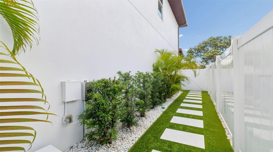 Tampa, Florida 33611, 5 Bedroom Bedrooms, ,4 Bathroombathrooms,Residential,For Sale,Bay Villa,0,Mfrtb8488683