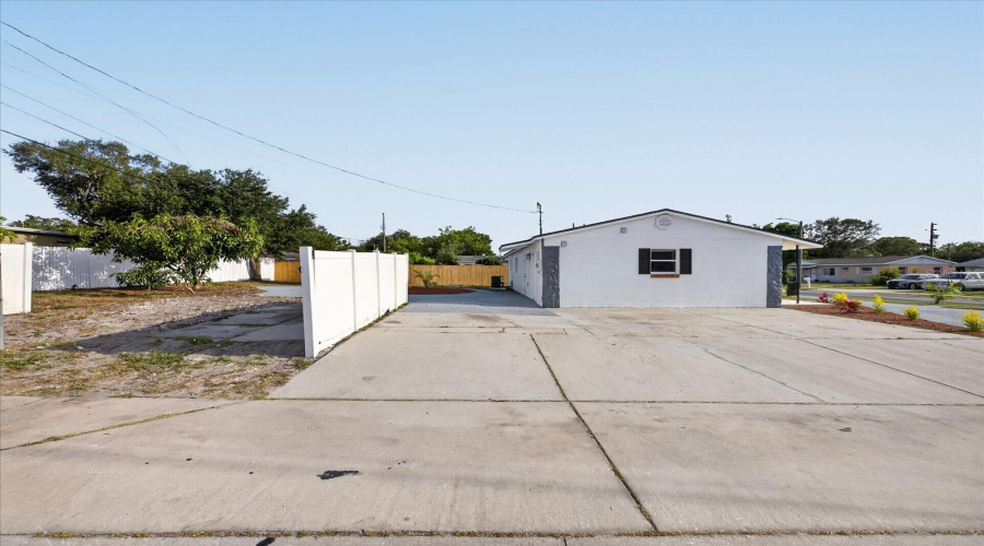 Largo, Florida 33778, 4 Bedroom Bedrooms, ,2 Bathroombathrooms,Residential,For Sale,120Th,0,Mfrtb8501592