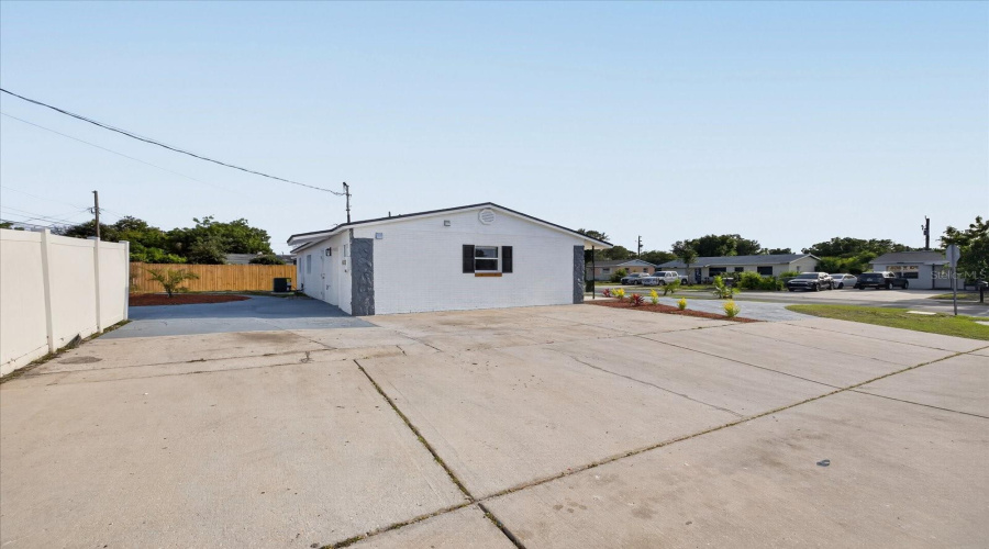 Largo, Florida 33778, 4 Bedroom Bedrooms, ,2 Bathroombathrooms,Residential,For Sale,120Th,0,Mfrtb8501592