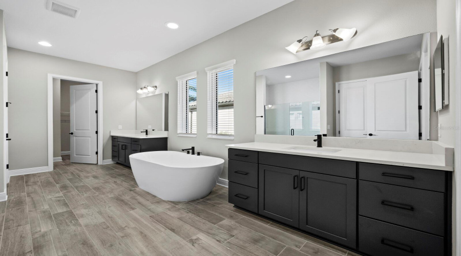 Sarasota, Florida 34241, 4 Bedroom Bedrooms, ,3 Bathroombathrooms,Residential,For Sale,Lungo Lago,0,Mfra4690357