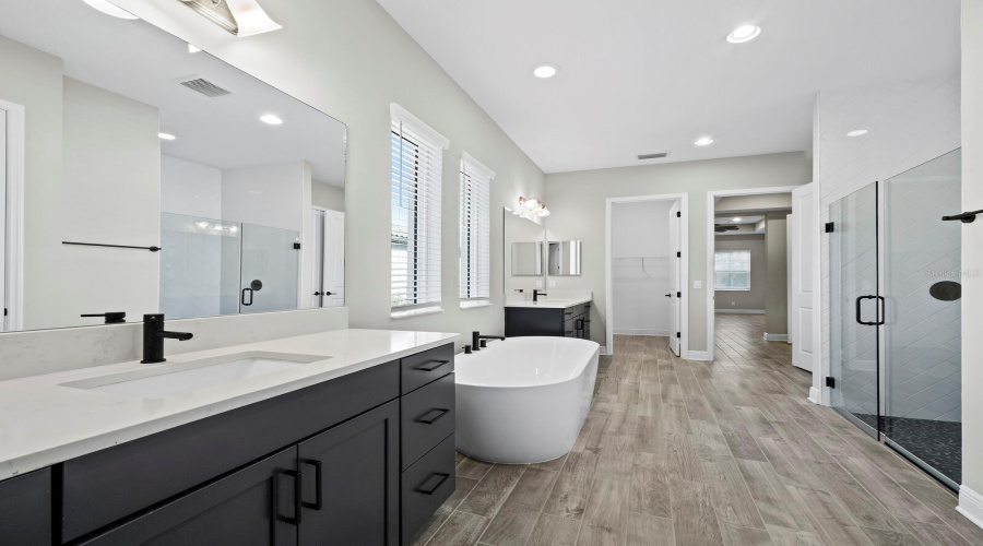 Sarasota, Florida 34241, 4 Bedroom Bedrooms, ,3 Bathroombathrooms,Residential,For Sale,Lungo Lago,0,Mfra4690357