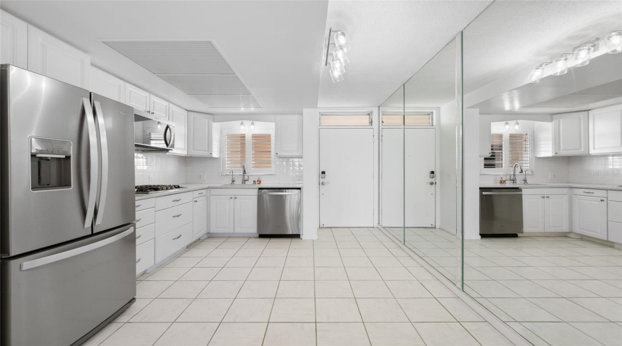 St Petersburg, Florida 33707, 1 Bedroom Bedrooms, ,1 Bathroombathrooms,Residential,For Sale,Shore,0,Mfrtb8541268