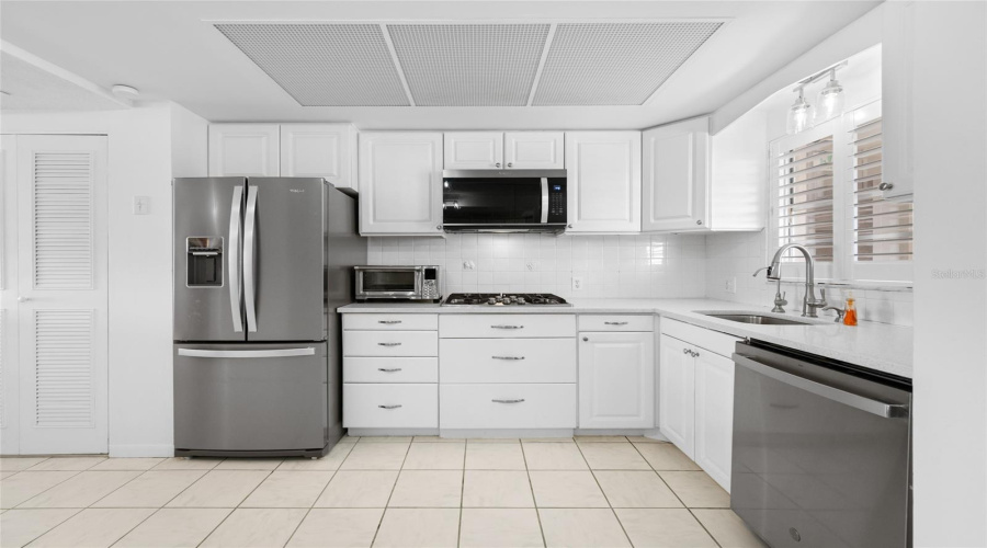 St Petersburg, Florida 33707, 1 Bedroom Bedrooms, ,1 Bathroombathrooms,Residential,For Sale,Shore,0,Mfrtb8541268