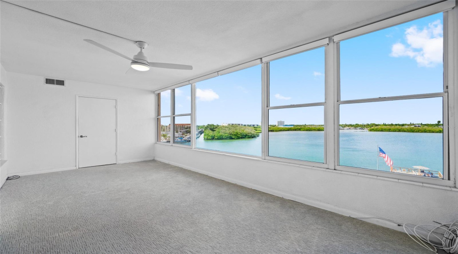 St Petersburg, Florida 33707, 1 Bedroom Bedrooms, ,1 Bathroombathrooms,Residential,For Sale,Shore,0,Mfrtb8541268