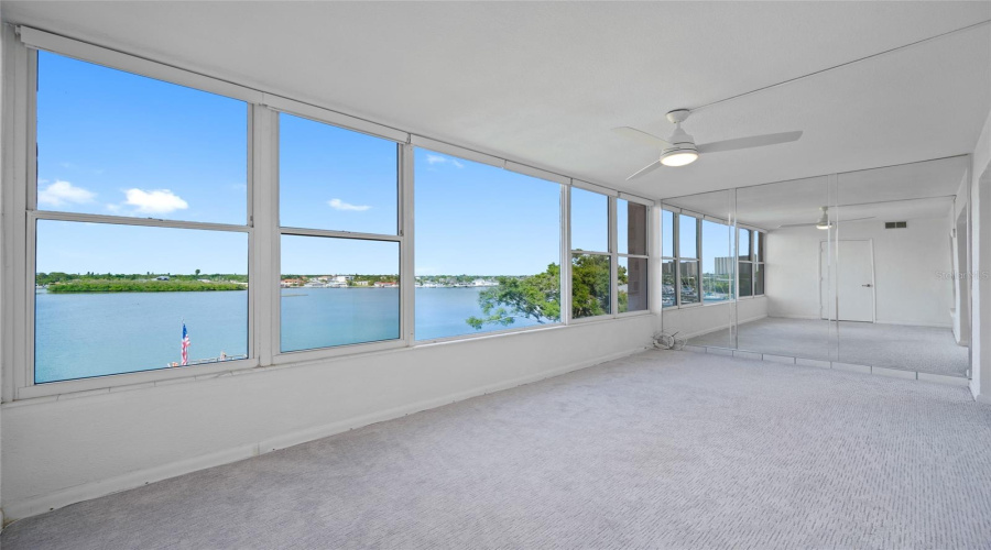 St Petersburg, Florida 33707, 1 Bedroom Bedrooms, ,1 Bathroombathrooms,Residential,For Sale,Shore,0,Mfrtb8541268