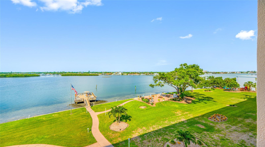 St Petersburg, Florida 33707, 1 Bedroom Bedrooms, ,1 Bathroombathrooms,Residential,For Sale,Shore,0,Mfrtb8541268
