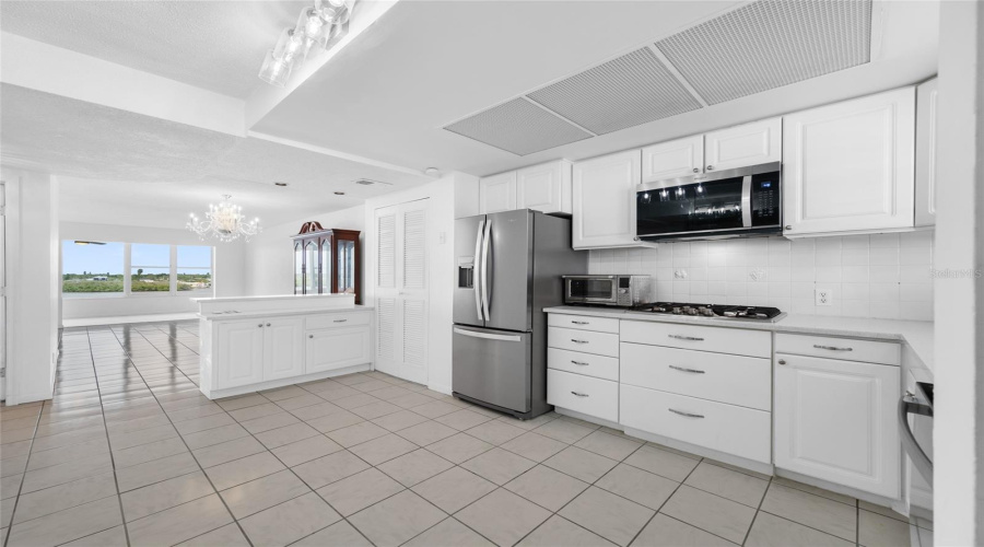 St Petersburg, Florida 33707, 1 Bedroom Bedrooms, ,1 Bathroombathrooms,Residential,For Sale,Shore,0,Mfrtb8541268