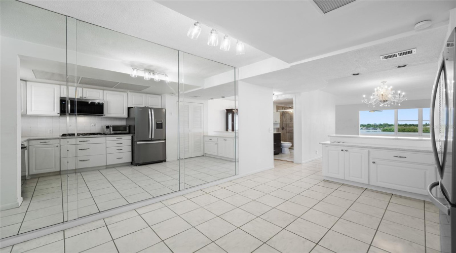 St Petersburg, Florida 33707, 1 Bedroom Bedrooms, ,1 Bathroombathrooms,Residential,For Sale,Shore,0,Mfrtb8541268