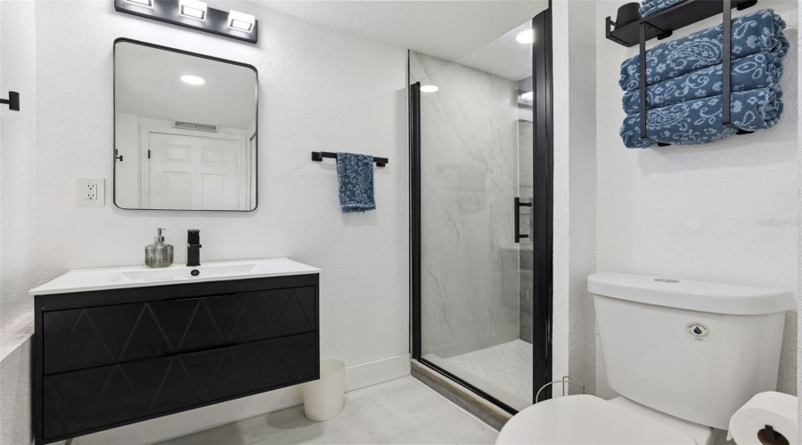 Ensuite Bathroom 1