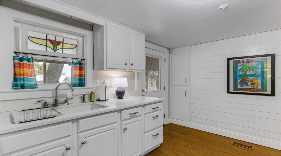 Lakeland, Florida 33801, 2 Bedroom Bedrooms, ,1 Bathroombathrooms,Residential,For Sale,Johnson,0,Mfrl4962678