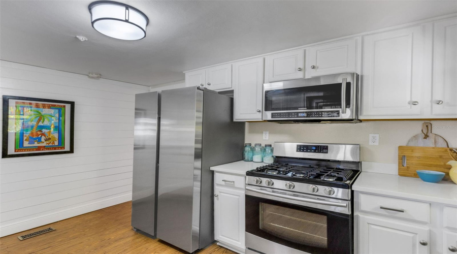 Lakeland, Florida 33801, 2 Bedroom Bedrooms, ,1 Bathroombathrooms,Residential,For Sale,Johnson,0,Mfrl4962678