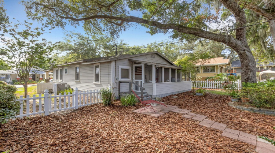 Lakeland, Florida 33801, 2 Bedroom Bedrooms, ,1 Bathroombathrooms,Residential,For Sale,Johnson,0,Mfrl4962678