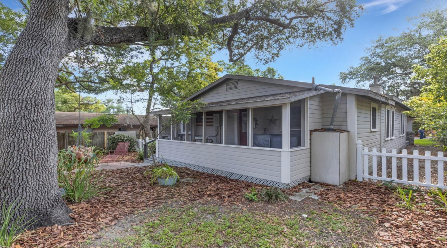 Lakeland, Florida 33801, 2 Bedroom Bedrooms, ,1 Bathroombathrooms,Residential,For Sale,Johnson,0,Mfrl4962678