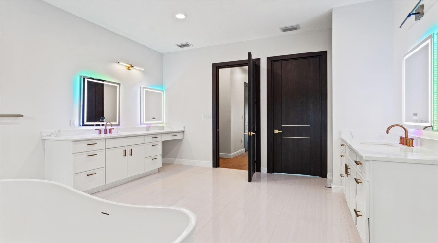 Trinity, Florida 34655, 5 Bedroom Bedrooms, ,4 Bathroombathrooms,Residential,For Sale,Pontofino,0,Mfrtb8470103