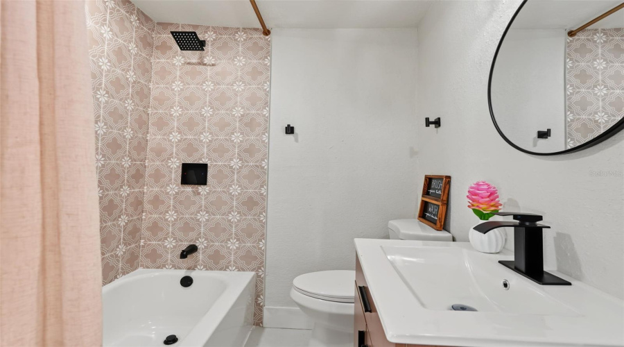 Tampa, Florida 33604, 3 Bedroom Bedrooms, ,2 Bathroombathrooms,Residential,For Sale,Edison,0,Mfrtb8538108
