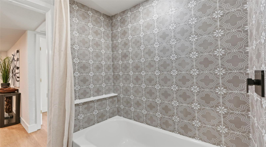 Tampa, Florida 33604, 3 Bedroom Bedrooms, ,2 Bathroombathrooms,Residential,For Sale,Edison,0,Mfrtb8538108
