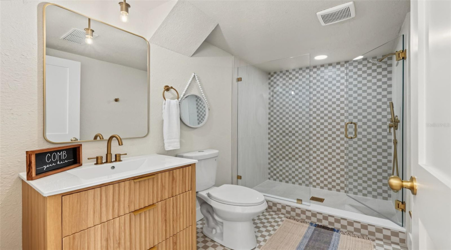 Tampa, Florida 33604, 3 Bedroom Bedrooms, ,2 Bathroombathrooms,Residential,For Sale,Edison,0,Mfrtb8538108