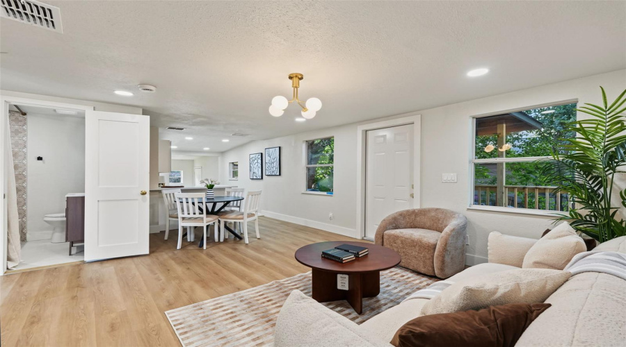 Tampa, Florida 33604, 3 Bedroom Bedrooms, ,2 Bathroombathrooms,Residential,For Sale,Edison,0,Mfrtb8538108